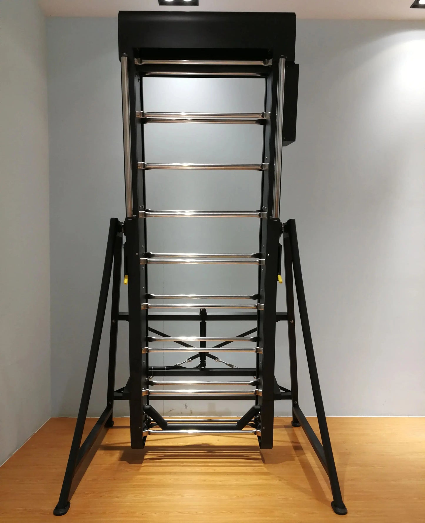 Climbing machine, with adjustable angle & speed